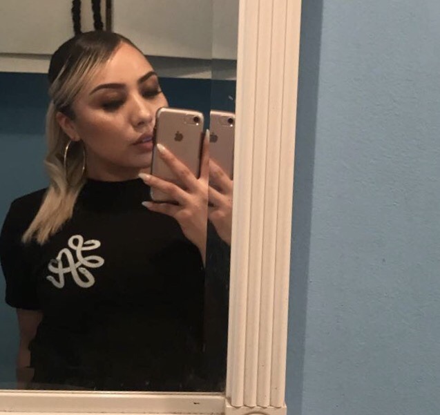 steezymofucka:  It’s too hot, my roots suck, I want to go home