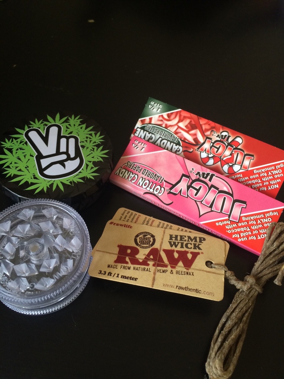 d0pest-0nerxo:  FIRST GIVEAWAY winner will recieve: 1 Grassleaf plastic grinder 1