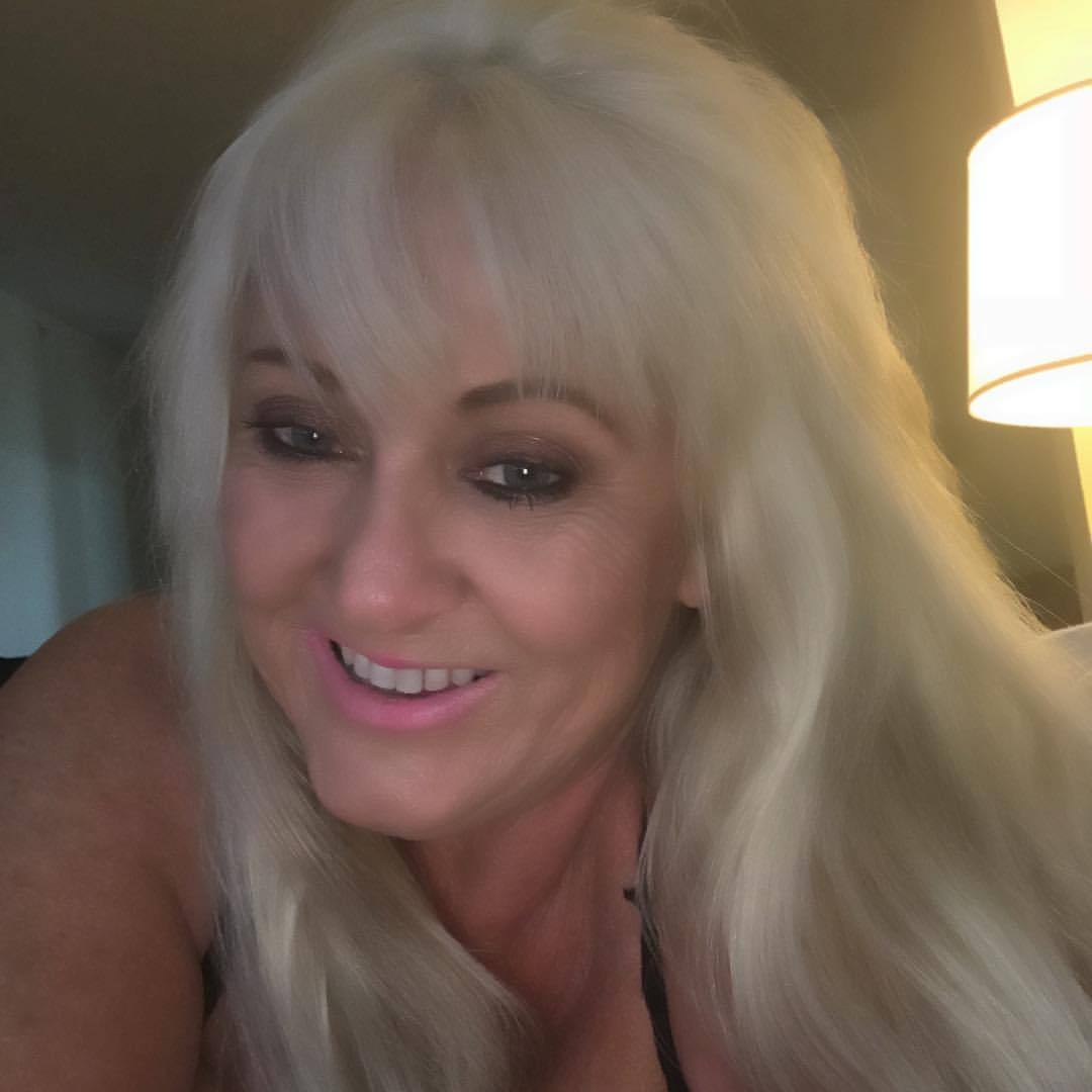 Busty Superstar - Kayla Kleevage