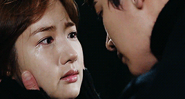 dazzlingkai:“Why won’t you look at me or hug me? Is it because of the story about my father killing 