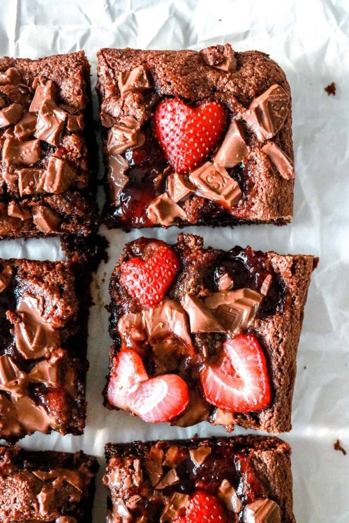ransnacked:fudgy chocolate strawberry brownies | the toasted pine nut