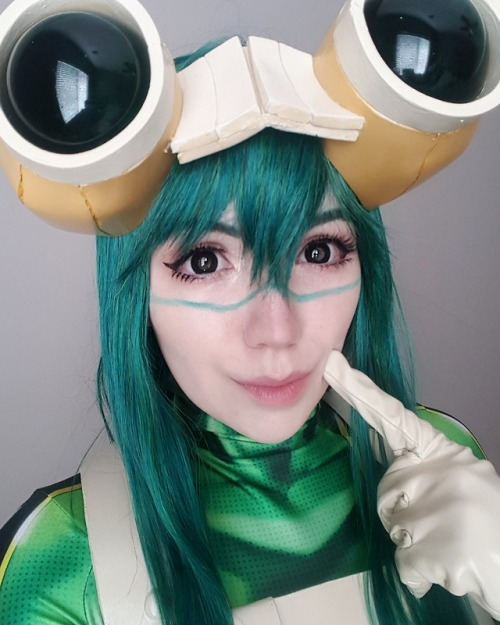 Froppy! Wig is an Arda Venus Silky in Forest Green Accessories were done by me