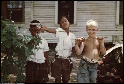 nobrashfestivity:  Gordon Parks, Mobile Alabama, 1965