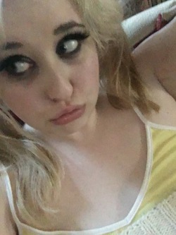 hypnobimbofuckdoll:M a branelis hor 😳😻