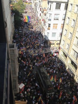 gezidenartakalanlar:  Bugünkü LGBT onur yürüyüşü… Taksim 