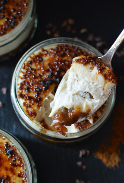 Mr-Mrs-Insatiable:  Verticalfood:  Raw Salted Caramel Creme Brulee  Omfg…Unf!!