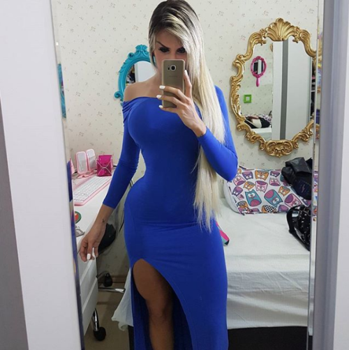 babes-in-tight-dress: Curves all over