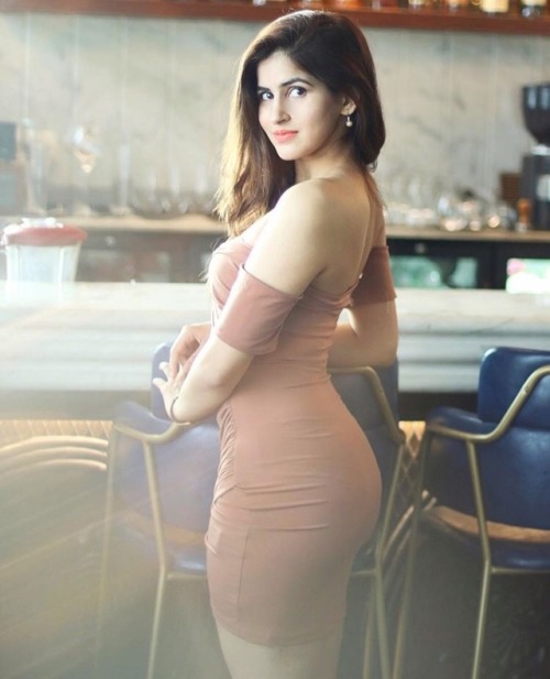 Bollywood new super hot actress Sakshi Malik❤️
