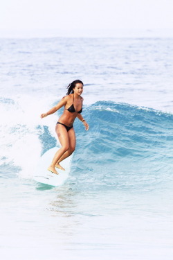 surfing-girls:  Surf GirlSurfing Girls Twitter