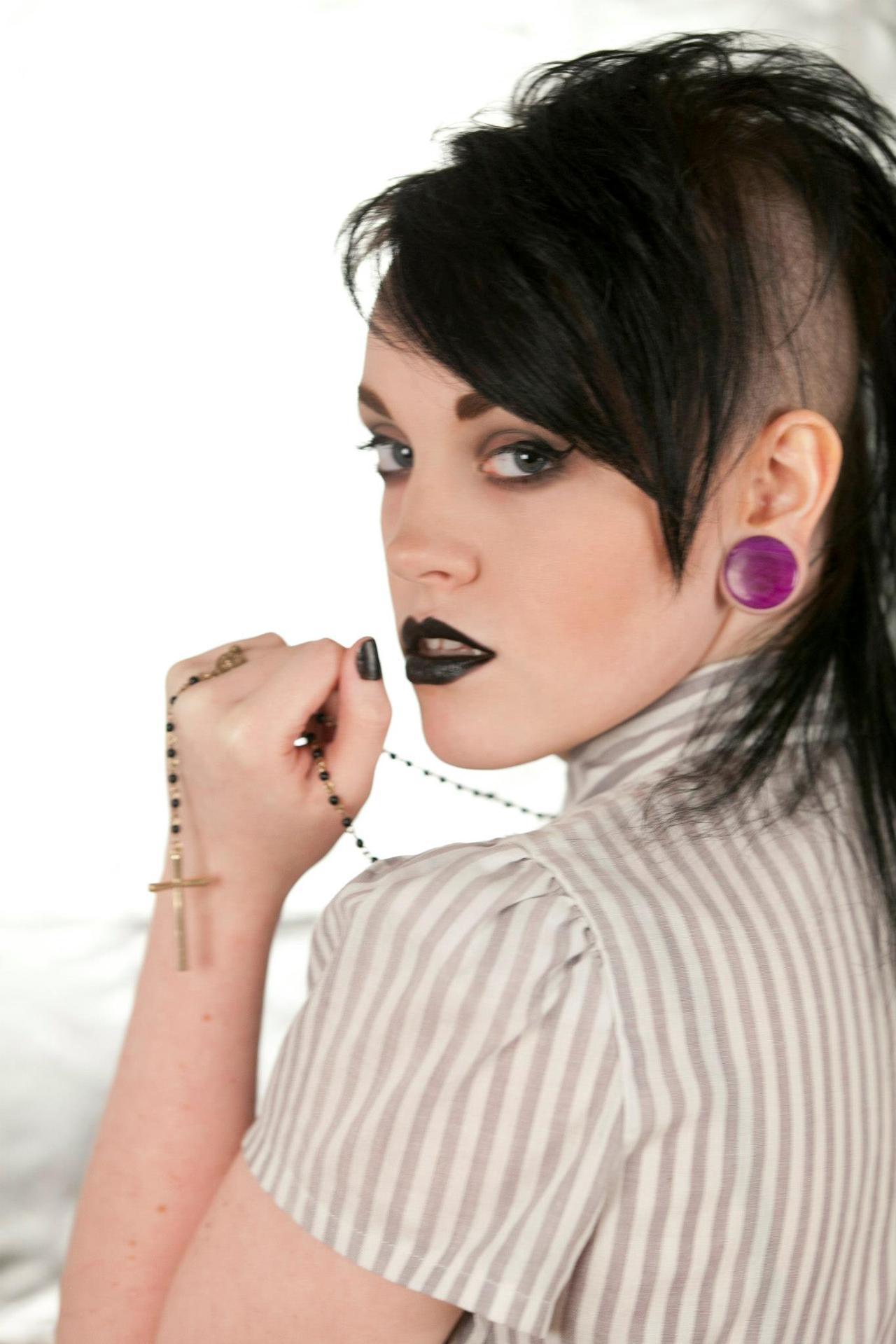 fuckyeahaltmodels:  http://abbieinfinity.tumblr.com/