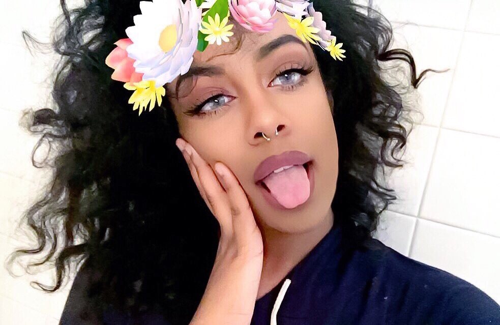 kathereal:  shawty-arabia: Brought to you by my shower lighting 🚿(Twitter @lemali23)