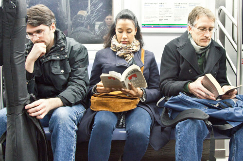 She’s reading “Jitterbug Perfume,” by Tom Robbins. He’s reading “Memoirs of a Geisha,” by Arthur Golden
Jitterbug Perfume: Borrow I Read
Memoirs of a Geisha: Borrow I Read