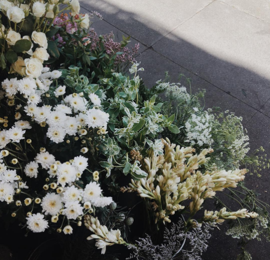 thatsmoderatelyraven:San Francisco flower shop. https://www.instagram.com/p/BV8Ssr1gNty/