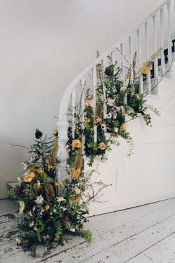 peone:  DIY Spring Party Floral Staircase