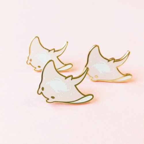 artricahearts: glittery galaxy manta ray pins are now in my etsy 