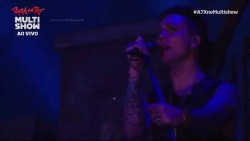 zackysuckssynsdick:  join-me-in-afterlife:  Synyster Gates during ‘FICTION’ at Rock in Rio 2013  don’t my heart 