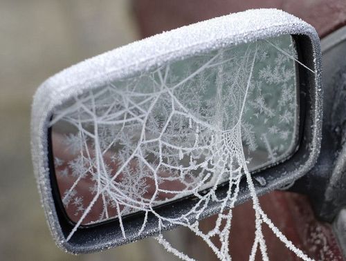 triptophobias:  backwardsorbust:  ellavictorious:  That’s fucked up. That’s real fucked up. That’s some ice spider shit and I do not approve.  That is the sickest shit ever  i just imagined a tiny little ice-spider on the mirror singing ‘let it