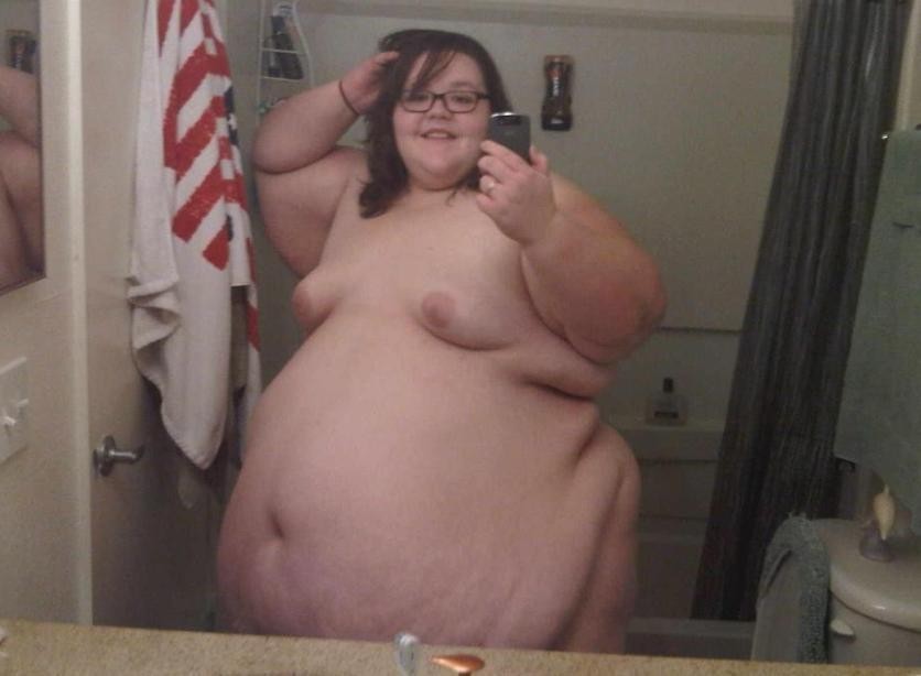 gravity-goddesses:  Small bra, big belly. Good combination!