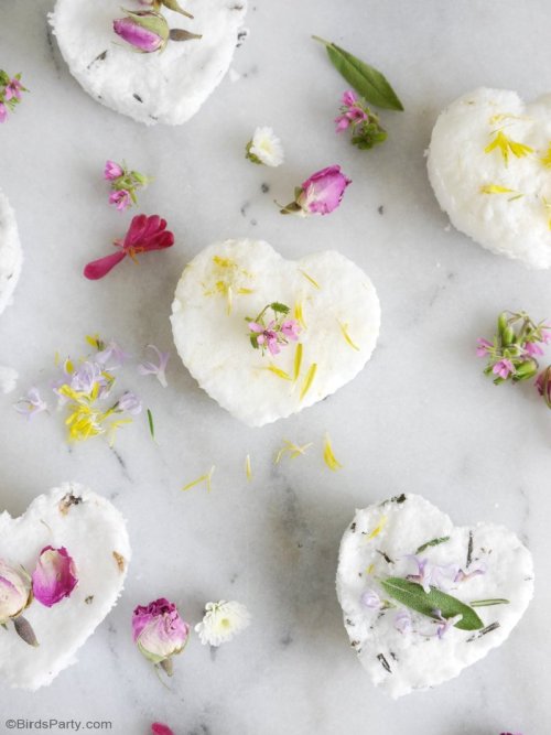  DIY Scented Bath BombsWe’re starting our week with a super fun and gorgeously fragrant DIY.