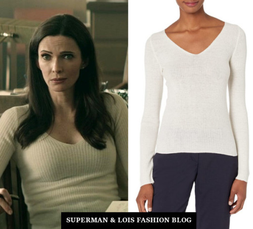  Who: Elizabeth Tulloch as Lois LaneWhat: Vince Featherweight Cashmere Slim Rib V-Neck in Off White 