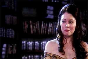 burningtheheartouttayou:Rumbelle// The times Rumpel gave her a library.