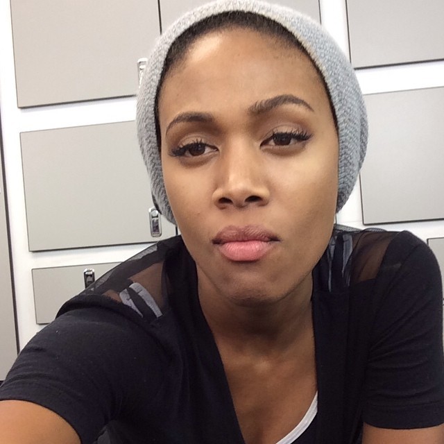 hoodoodyke:  blak-orpheus:  Nicole Beharie x Selfies   *Cries**Lays down to die*