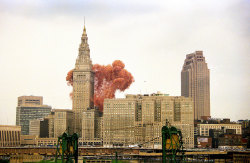 radgreasersharkmanhashtaghellyea:  enochliew:  Photographs by Thom Sheridan In 1986, the United Way attempted to break the world record for balloon launches, by releasing 1.5 million balloons, which resulted in two deaths, millions in lawsuits, and a