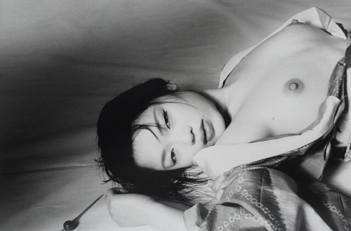 2gothic:  photographs (by Nobyoshi Araki) adult photos