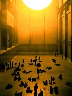 bluedoveyellowsun:  gentlemansessentials:  The Sun (The Tate Gallery 2003)   Gentleman’s Essentials  its a piece by artist Olafur Eliasson! 