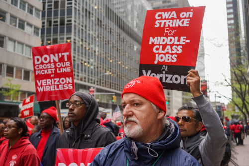 activistnyc: #StandUpToVerizon #VerizonStrike: Thousands of Verizon workers on strike marched on Wa