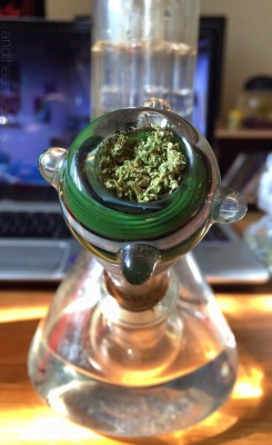 andthesorcerersstoned:  Just got outta work,