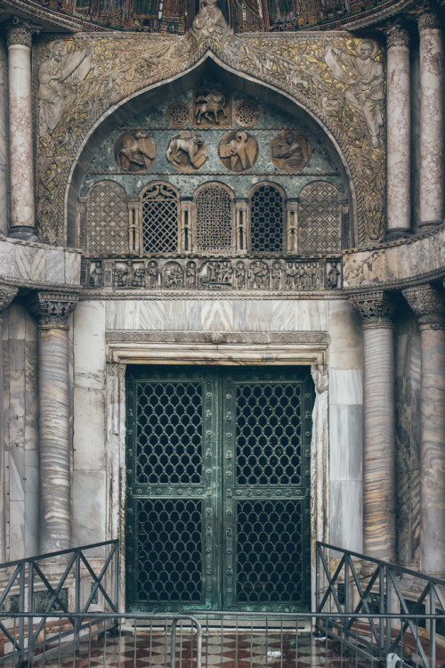 vintagepales2:Doors in ItalybyDmitri Korobtsov