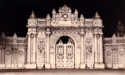 archimaps:  The Gates of Dolmabahce palace,