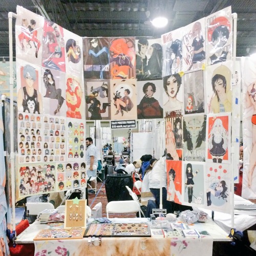 hi!! I&rsquo;m at table D1 at akon this year ^^