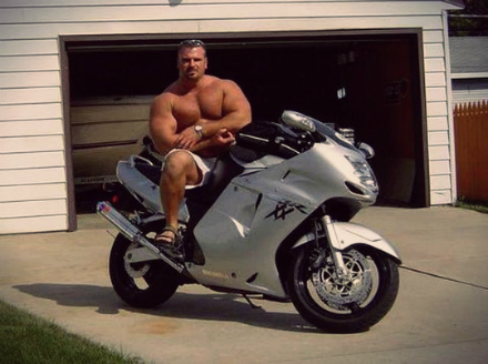 musclegods2:  I need this ride. 
