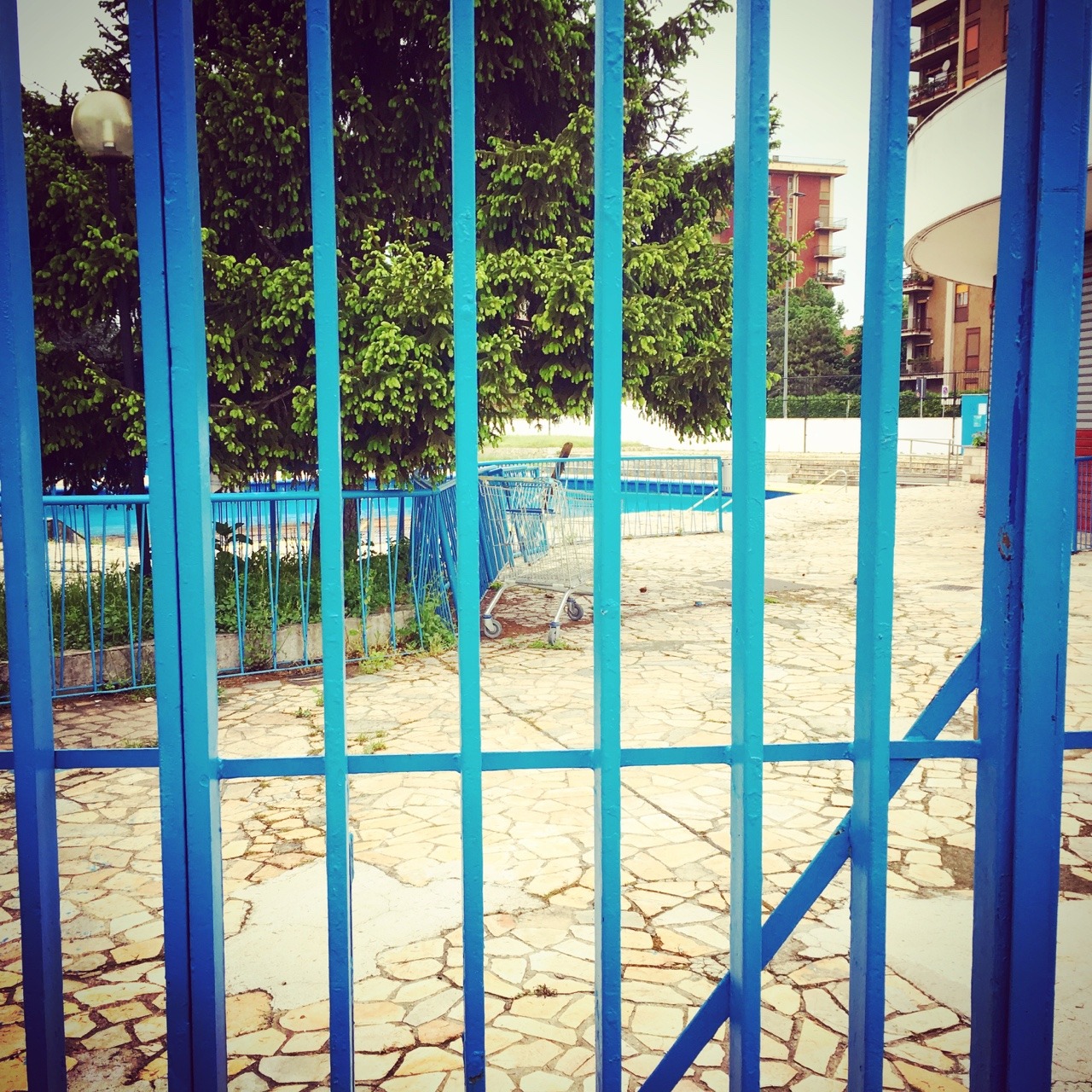 Light blue, waiting for swimmers. #carrellismarriti #milano