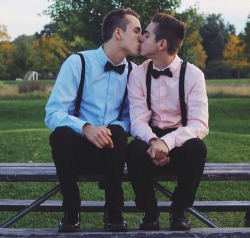 simplyhomosexual:  theteenboyblog:  Bow-Ties.💕  So Homo