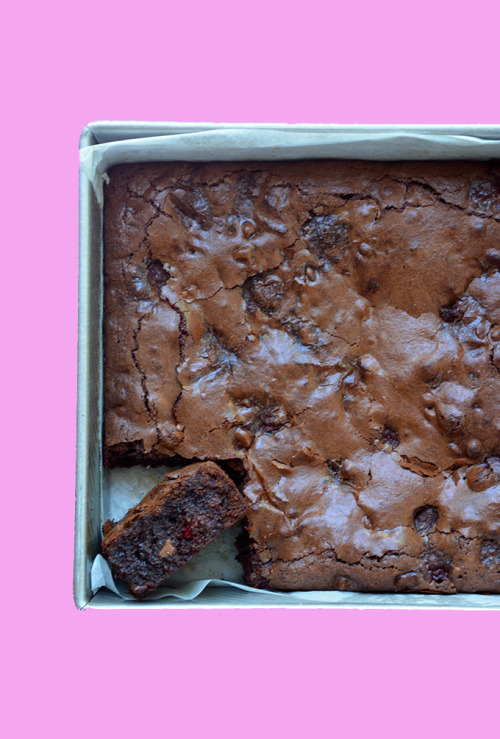 anglophilestymie:sweetoothgirl:RASPBERRY CHOCOLATE BROWNIESWHY WOULD YOU RUIN PERFECTLY GREAT BROWNI