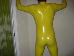 skinsuitboi:  “Ass"ets!Great Submission