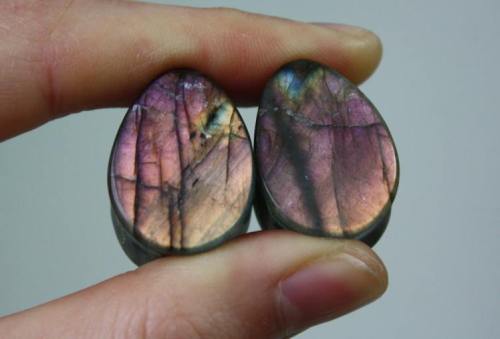 plugporn:  Labradorite Teardrops by Alternative Earth Organics 