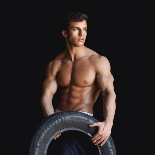 Â @beautifulandhotguyTim GabelÂ @bestofshirtless