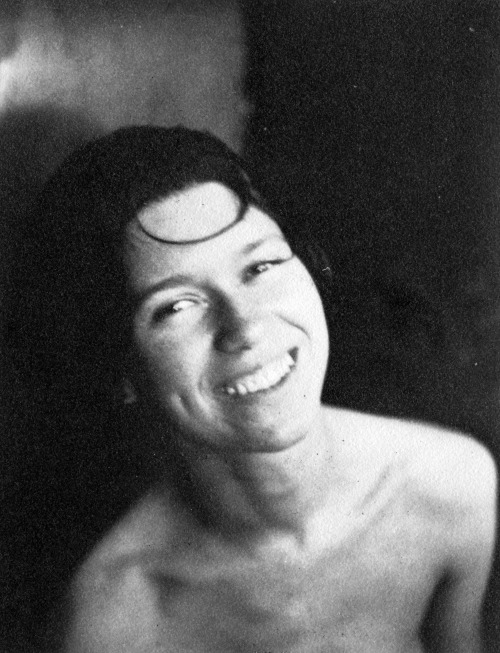 365daysoflesbians:Portraits of a young Elsa Gidlow, circa 1920s.Elsa Gidlow  was a lesbian poet