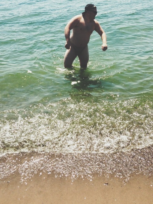 electricunderwear:  ace0329:  bigmenarebest:  This guys is sexy as fuck. his blog is chubxlife  :-) Woof!  Hell yeah he is