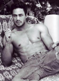 guyswithhotminds:Taylor Kinney