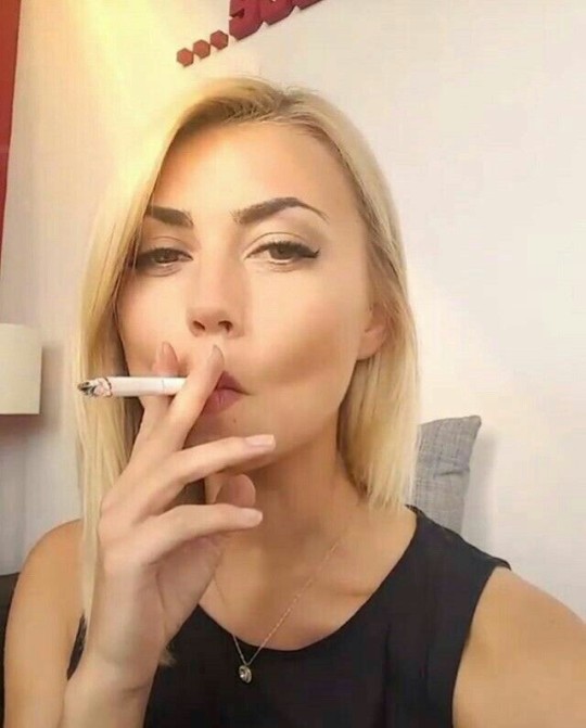 Porn Pics hotgsmokers: smokeman70:  Sweet blonde  