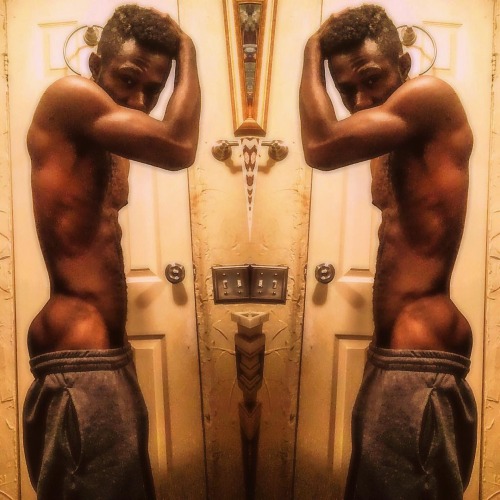iloveazz89:  iloveazz89.tumblr.com   To submit ass pics send them to KIK : topjerzee.