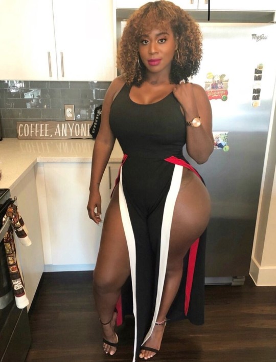 9andmore4you:  kingjazziedad:  DeliciouslySexy. CurvyLicious. BootiDelicious Mami. Ms BeckyStallion 💙❤️💜  Yes