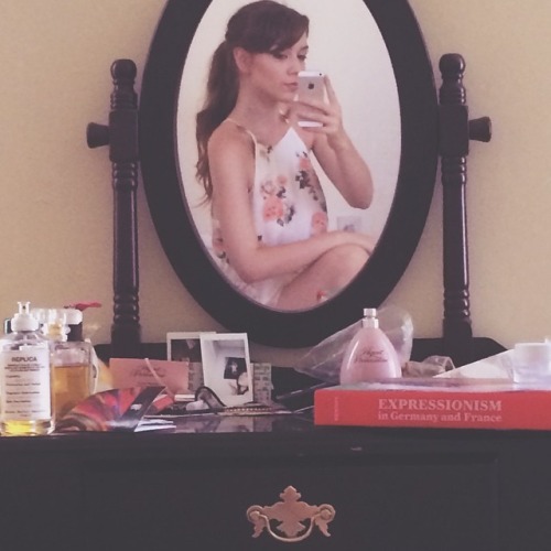 rickjamesbitch:  six selfies, nominated by my own vain ass  Someone’s pretty!  :D