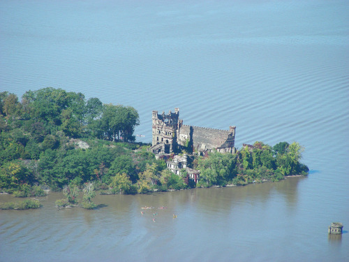 odditiesoflife:  Abandoned Bannerman Castle on Pollepel Island Businessman Francis Bannerman VI bought Pollepel Island, located on the Hudson River in New York, in 1900. He needed a place to store an arsenal. A place to store helmets, haversacks, mess