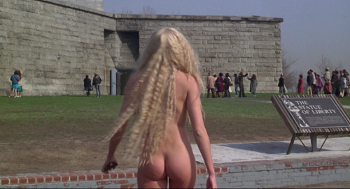 Daryl Hannah – Splash HD Bluray Nude  Splash revolves around a guy who meets wi